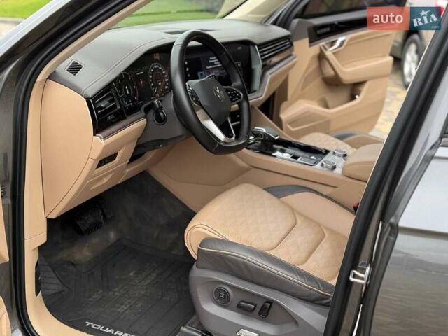 Серый Фольксваген Туарег, объемом двигателя 2.97 л и пробегом 97 тыс. км за 58700 $, фото 18 на Automoto.ua