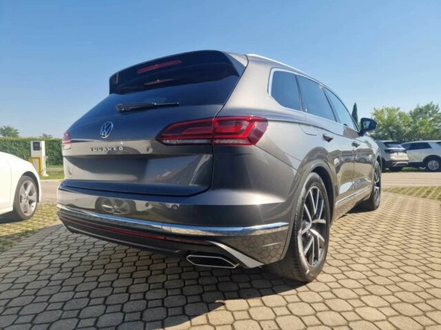 Серый Фольксваген Туарег, объемом двигателя 3 л и пробегом 19 тыс. км за 31000 $, фото 4 на Automoto.ua