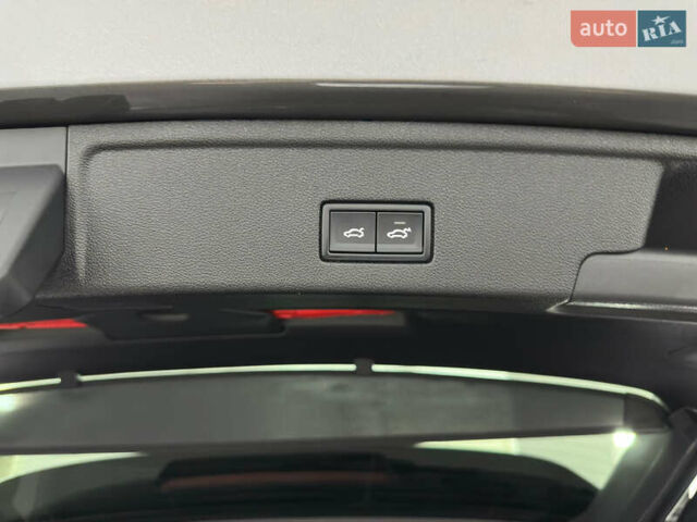 Серый Фольксваген Туарег, объемом двигателя 3 л и пробегом 141 тыс. км за 57999 $, фото 47 на Automoto.ua