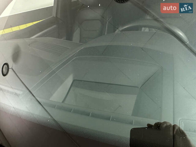 Серый Фольксваген Туарег, объемом двигателя 3 л и пробегом 141 тыс. км за 57999 $, фото 44 на Automoto.ua