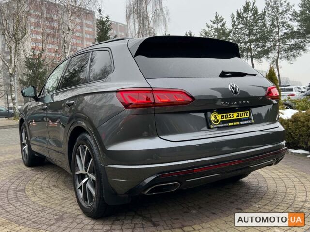 Сірий Фольксваген Туарег, об'ємом двигуна 3 л та пробігом 57 тис. км за 67600 $, фото 4 на Automoto.ua