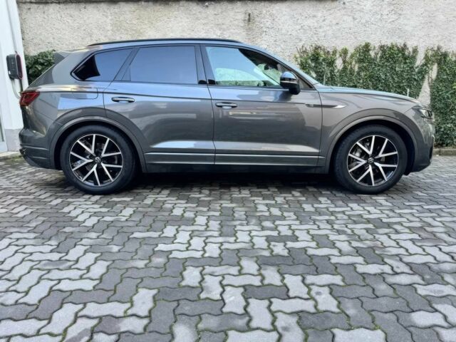 Сірий Фольксваген Туарег, об'ємом двигуна 3 л та пробігом 15 тис. км за 30000 $, фото 5 на Automoto.ua