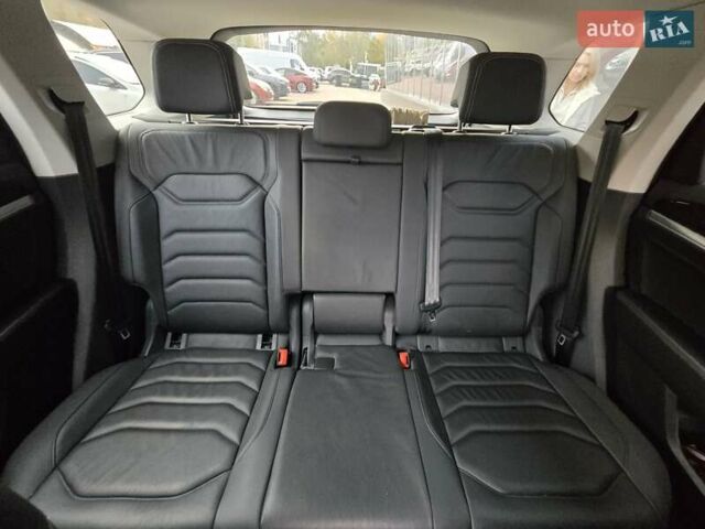 Серый Фольксваген Туарег, объемом двигателя 3 л и пробегом 137 тыс. км за 56900 $, фото 15 на Automoto.ua