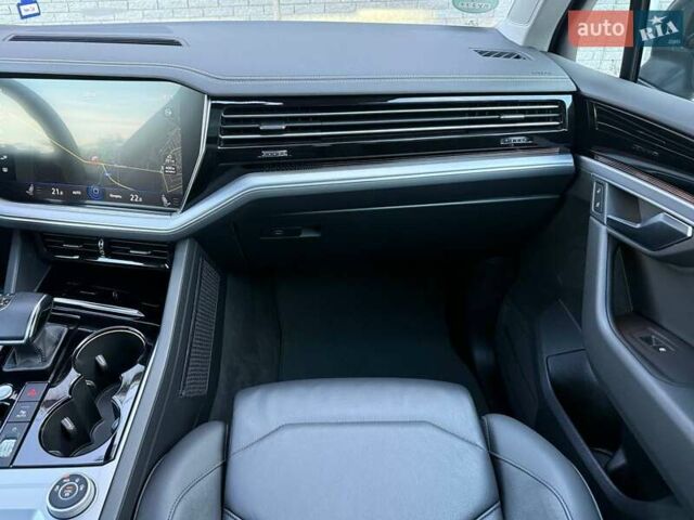 Серый Фольксваген Туарег, объемом двигателя 2.97 л и пробегом 156 тыс. км за 55300 $, фото 33 на Automoto.ua