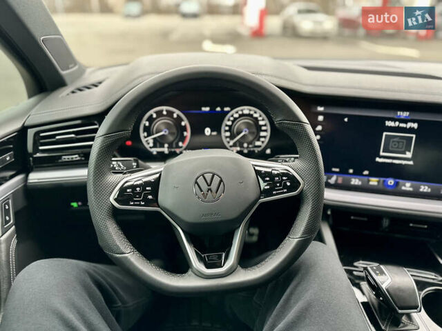 Серый Фольксваген Туарег, объемом двигателя 2.99 л и пробегом 135 тыс. км за 57000 $, фото 9 на Automoto.ua