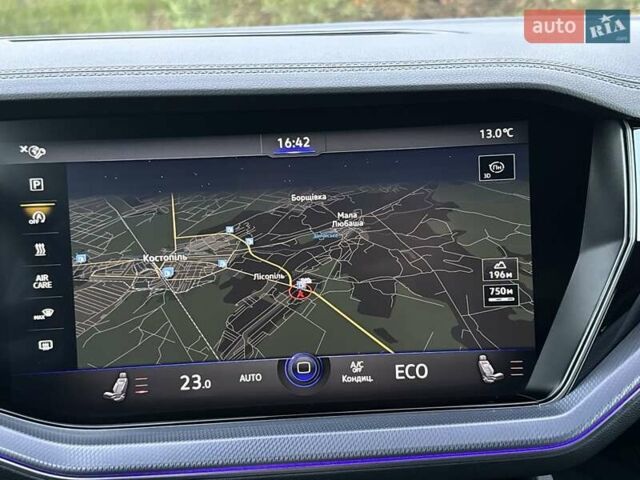 Серый Фольксваген Туарег, объемом двигателя 2.97 л и пробегом 156 тыс. км за 55300 $, фото 39 на Automoto.ua