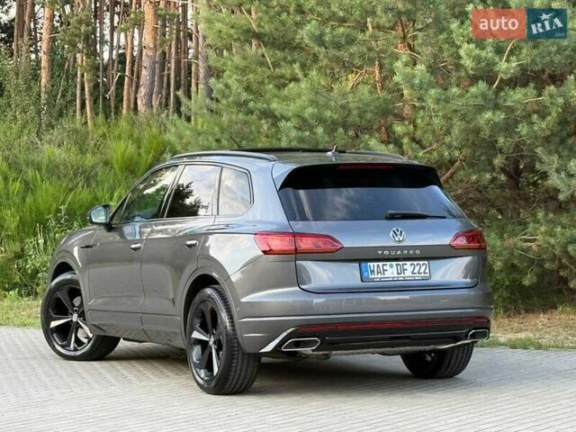 Серый Фольксваген Туарег, объемом двигателя 2.97 л и пробегом 156 тыс. км за 55300 $, фото 72 на Automoto.ua