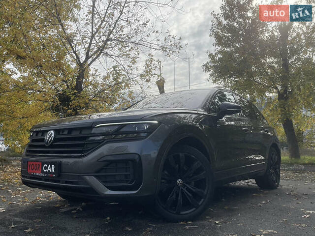 Серый Фольксваген Туарег, объемом двигателя 3 л и пробегом 97 тыс. км за 59400 $, фото 3 на Automoto.ua