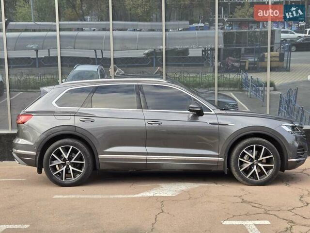 Серый Фольксваген Туарег, объемом двигателя 3 л и пробегом 137 тыс. км за 56900 $, фото 6 на Automoto.ua