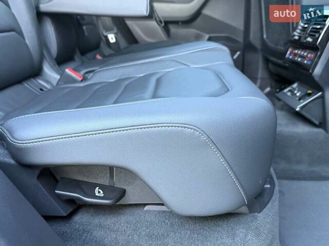 Серый Фольксваген Туарег, объемом двигателя 2.97 л и пробегом 156 тыс. км за 55300 $, фото 62 на Automoto.ua