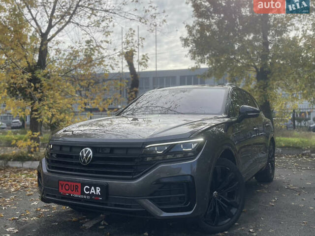 Серый Фольксваген Туарег, объемом двигателя 3 л и пробегом 97 тыс. км за 59400 $, фото 1 на Automoto.ua