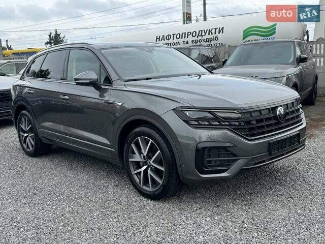Серый Фольксваген Туарег, объемом двигателя 2.97 л и пробегом 158 тыс. км за 57900 $, фото 90 на Automoto.ua