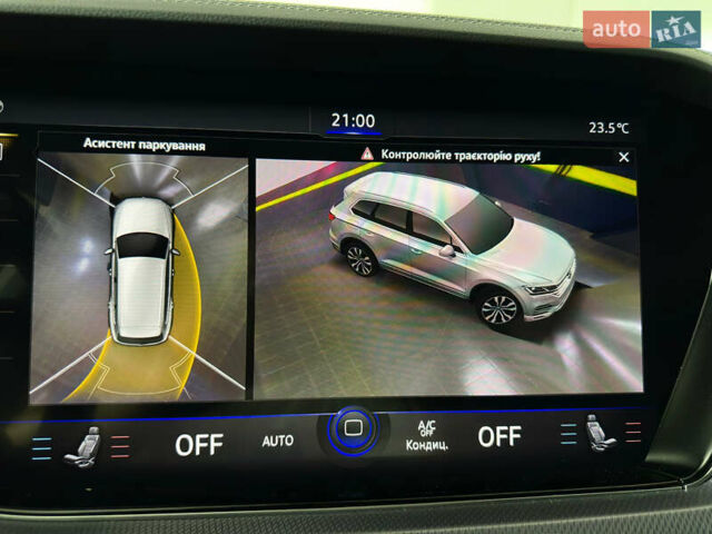 Серый Фольксваген Туарег, объемом двигателя 3 л и пробегом 141 тыс. км за 58999 $, фото 96 на Automoto.ua