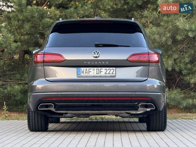 Серый Фольксваген Туарег, объемом двигателя 2.97 л и пробегом 156 тыс. км за 55300 $, фото 89 на Automoto.ua