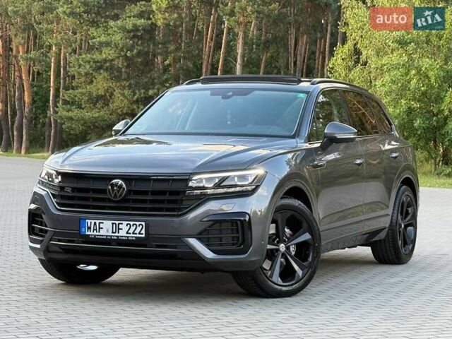 Серый Фольксваген Туарег, объемом двигателя 2.97 л и пробегом 156 тыс. км за 55300 $, фото 3 на Automoto.ua