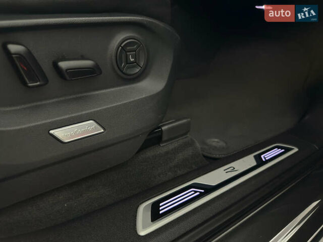 Серый Фольксваген Туарег, объемом двигателя 3 л и пробегом 141 тыс. км за 58999 $, фото 63 на Automoto.ua