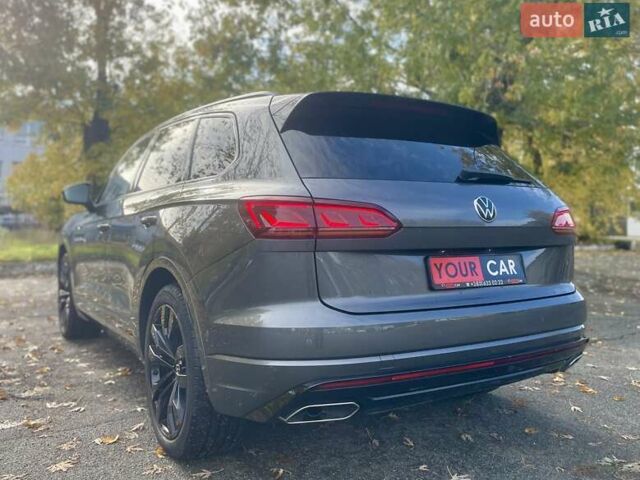 Серый Фольксваген Туарег, объемом двигателя 3 л и пробегом 97 тыс. км за 58999 $, фото 22 на Automoto.ua