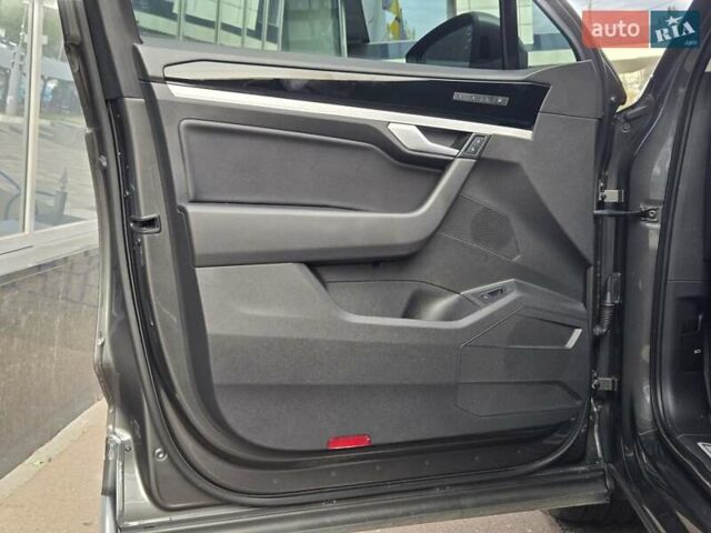 Серый Фольксваген Туарег, объемом двигателя 3 л и пробегом 137 тыс. км за 56900 $, фото 16 на Automoto.ua