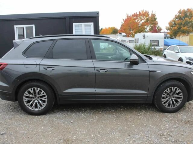 Серый Фольксваген Туарег, объемом двигателя 3 л и пробегом 18 тыс. км за 40200 $, фото 7 на Automoto.ua