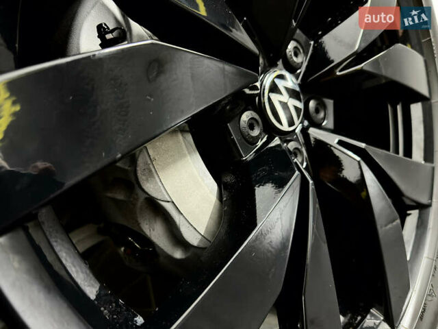 Серый Фольксваген Туарег, объемом двигателя 3 л и пробегом 141 тыс. км за 58999 $, фото 40 на Automoto.ua