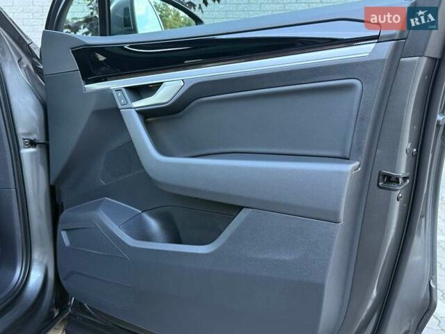 Серый Фольксваген Туарег, объемом двигателя 2.97 л и пробегом 156 тыс. км за 55300 $, фото 66 на Automoto.ua