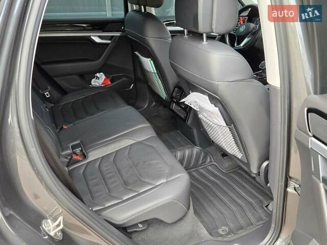 Серый Фольксваген Туарег, объемом двигателя 3 л и пробегом 137 тыс. км за 56900 $, фото 13 на Automoto.ua