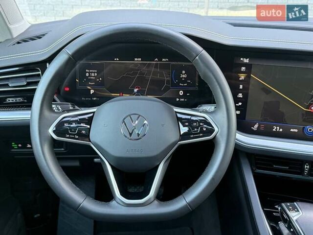 Серый Фольксваген Туарег, объемом двигателя 2.97 л и пробегом 156 тыс. км за 55300 $, фото 29 на Automoto.ua