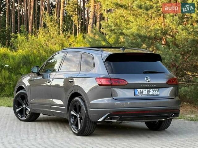 Серый Фольксваген Туарег, объемом двигателя 2.97 л и пробегом 156 тыс. км за 55300 $, фото 68 на Automoto.ua