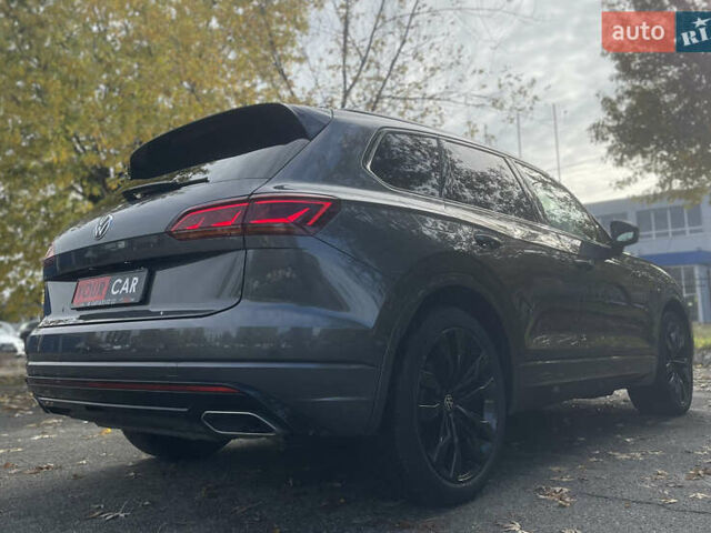 Серый Фольксваген Туарег, объемом двигателя 3 л и пробегом 97 тыс. км за 59400 $, фото 24 на Automoto.ua