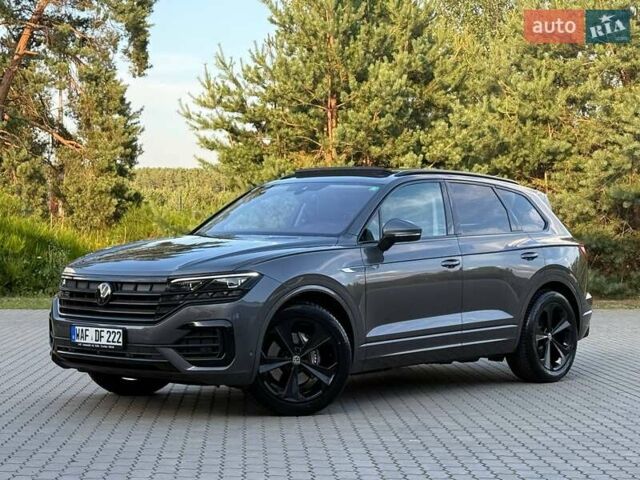 Серый Фольксваген Туарег, объемом двигателя 2.97 л и пробегом 156 тыс. км за 55300 $, фото 1 на Automoto.ua