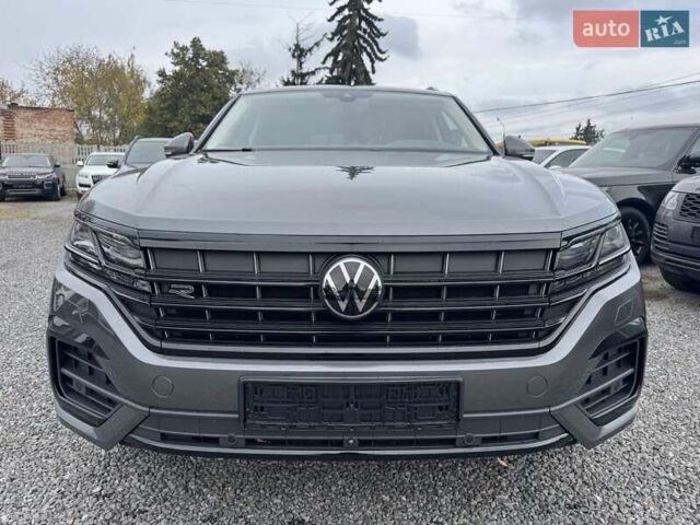 Серый Фольксваген Туарег, объемом двигателя 2.97 л и пробегом 158 тыс. км за 57900 $, фото 86 на Automoto.ua