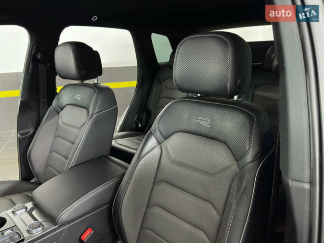 Серый Фольксваген Туарег, объемом двигателя 3 л и пробегом 141 тыс. км за 57999 $, фото 74 на Automoto.ua