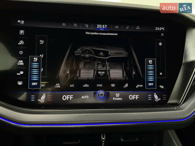 Серый Фольксваген Туарег, объемом двигателя 3 л и пробегом 141 тыс. км за 57999 $, фото 88 на Automoto.ua