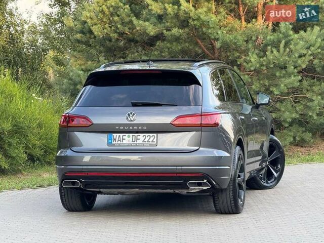 Серый Фольксваген Туарег, объемом двигателя 2.97 л и пробегом 156 тыс. км за 55300 $, фото 78 на Automoto.ua