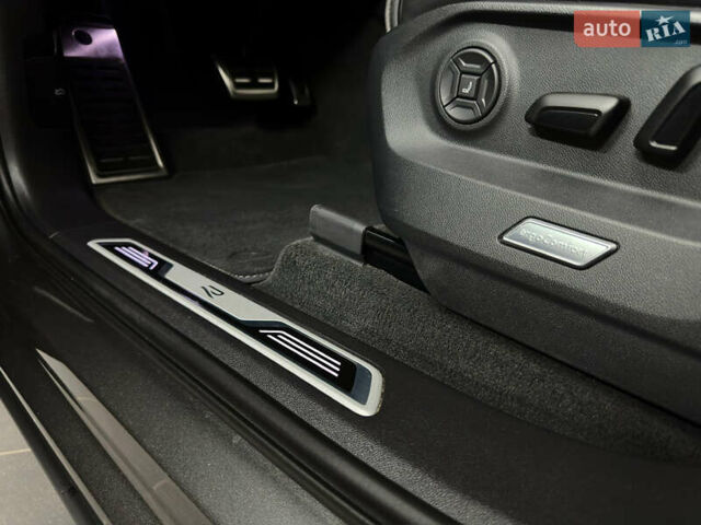 Серый Фольксваген Туарег, объемом двигателя 3 л и пробегом 141 тыс. км за 58999 $, фото 76 на Automoto.ua