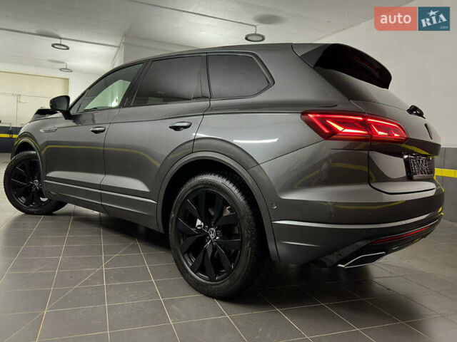 Серый Фольксваген Туарег, объемом двигателя 3 л и пробегом 141 тыс. км за 58999 $, фото 9 на Automoto.ua