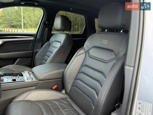 Серый Фольксваген Туарег, объемом двигателя 2.97 л и пробегом 118 тыс. км за 57900 $, фото 27 на Automoto.ua