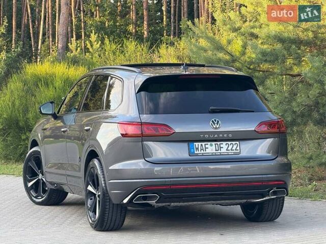 Серый Фольксваген Туарег, объемом двигателя 2.97 л и пробегом 156 тыс. км за 55300 $, фото 67 на Automoto.ua