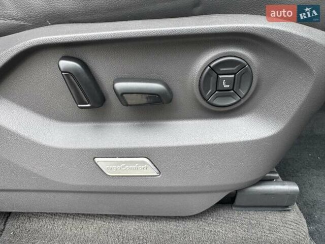 Серый Фольксваген Туарег, объемом двигателя 2.97 л и пробегом 158 тыс. км за 57900 $, фото 38 на Automoto.ua