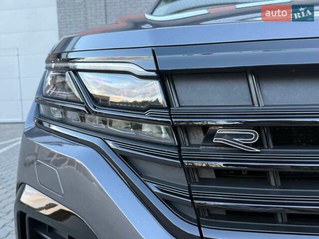 Серый Фольксваген Туарег, объемом двигателя 2.97 л и пробегом 156 тыс. км за 55300 $, фото 92 на Automoto.ua