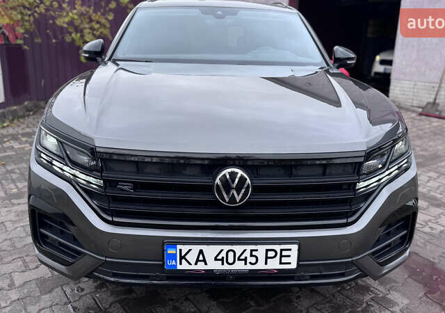 Серый Фольксваген Туарег, объемом двигателя 2.97 л и пробегом 172 тыс. км за 65000 $, фото 9 на Automoto.ua