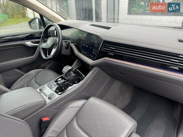 Серый Фольксваген Туарег, объемом двигателя 2.97 л и пробегом 158 тыс. км за 57900 $, фото 35 на Automoto.ua