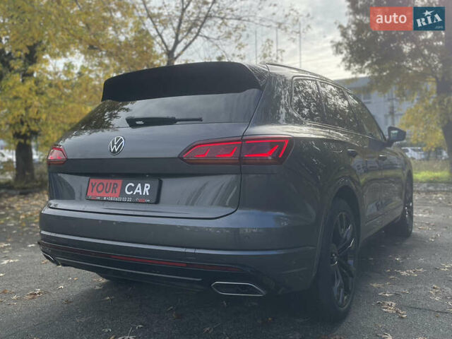 Серый Фольксваген Туарег, объемом двигателя 3 л и пробегом 97 тыс. км за 59400 $, фото 23 на Automoto.ua