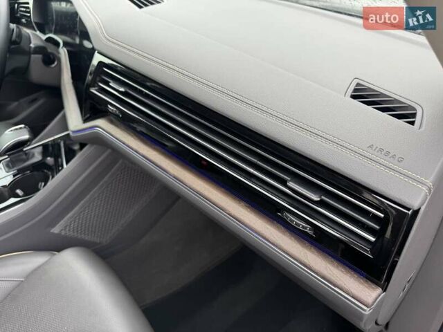 Серый Фольксваген Туарег, объемом двигателя 2.97 л и пробегом 158 тыс. км за 57900 $, фото 32 на Automoto.ua