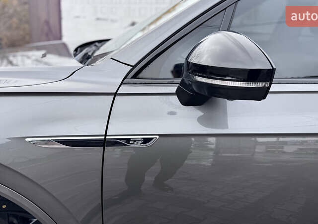 Серый Фольксваген Туарег, объемом двигателя 2.97 л и пробегом 172 тыс. км за 65000 $, фото 8 на Automoto.ua