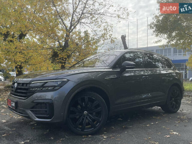 Серый Фольксваген Туарег, объемом двигателя 3 л и пробегом 97 тыс. км за 59400 $, фото 5 на Automoto.ua