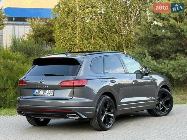 Серый Фольксваген Туарег, объемом двигателя 2.97 л и пробегом 156 тыс. км за 55300 $, фото 79 на Automoto.ua
