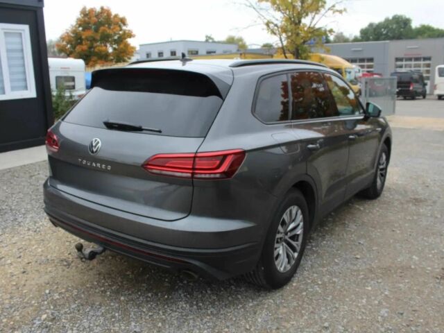 Серый Фольксваген Туарег, объемом двигателя 3 л и пробегом 18 тыс. км за 40200 $, фото 6 на Automoto.ua