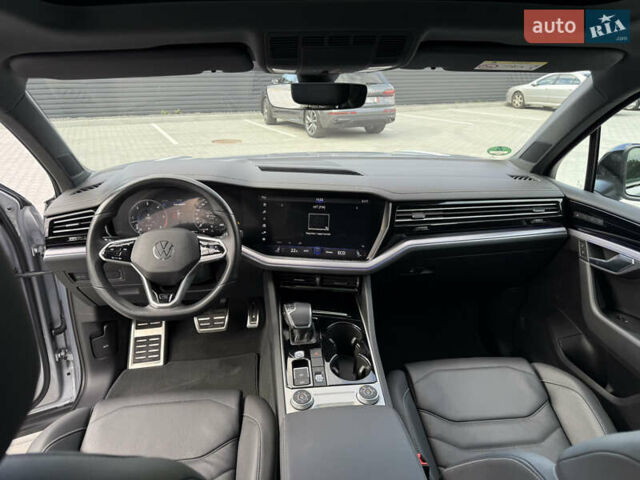 Серый Фольксваген Туарег, объемом двигателя 2.97 л и пробегом 118 тыс. км за 57900 $, фото 35 на Automoto.ua