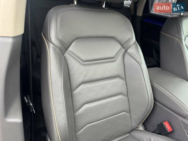 Серый Фольксваген Туарег, объемом двигателя 2.97 л и пробегом 158 тыс. км за 57900 $, фото 37 на Automoto.ua